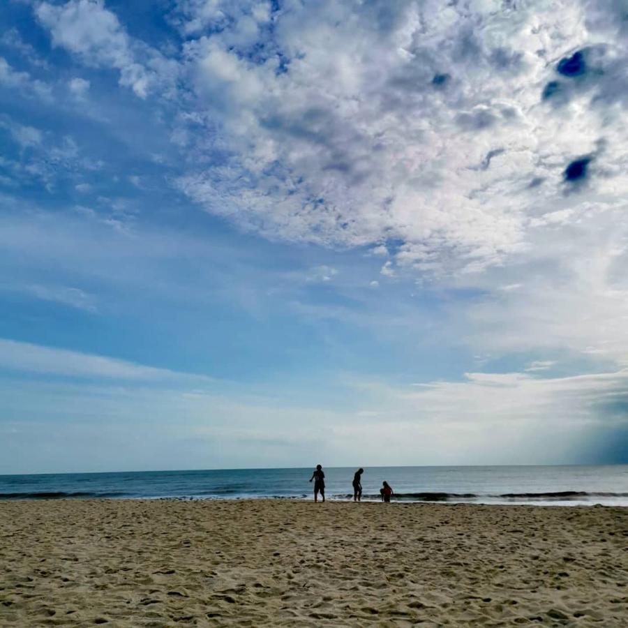 Timurbay Seafront Holiday Pool & Seaview Kuantan Exteriör bild