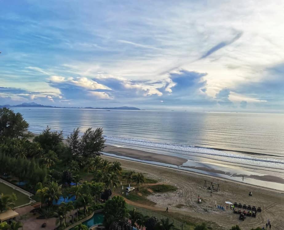 Timurbay Seafront Holiday Pool & Seaview Kuantan Exteriör bild